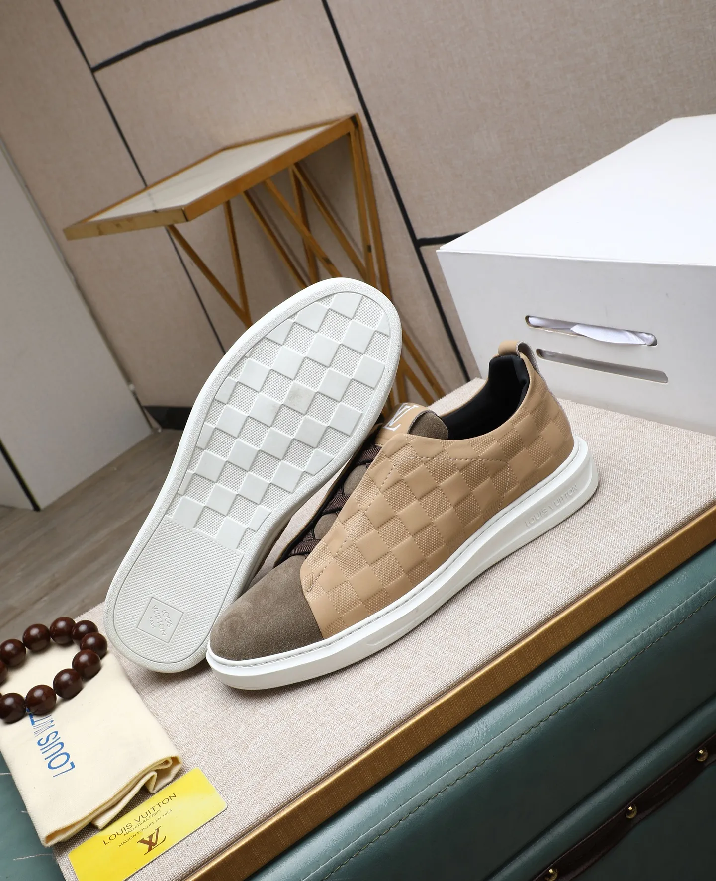 Men's shoes 💰460 【LOUIS VUITTON】Louis Vuitton 2 new products 👟Milan fashion show style 🇰🇾🇰🇾LV family logo, celebrity style, a must-have for fashionistas ⚠️Imported materials ➕Cow leather ➕Breathable leather lining ➕Special outsole 👞Number 38-44 (45 46 custom-made)